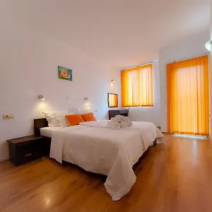 verificați disponibilitatea